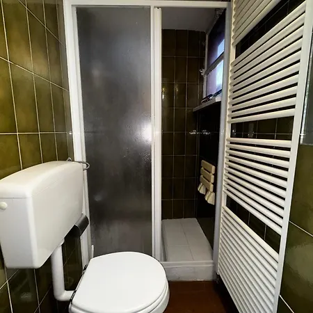 And Hills View * Como