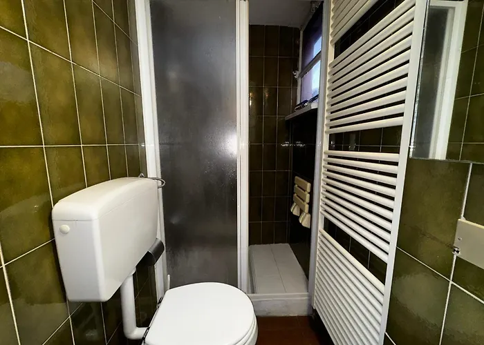 And Hills View * Como