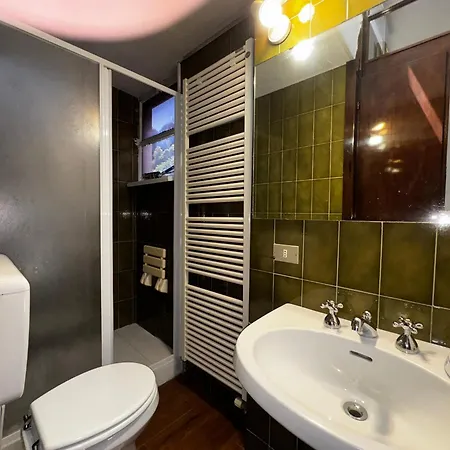 And Hills View Daire *