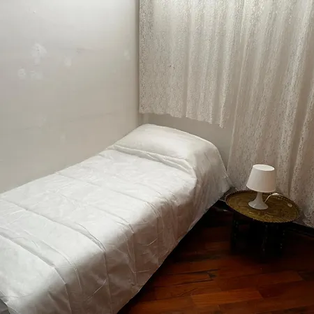 And Hills View Daire *